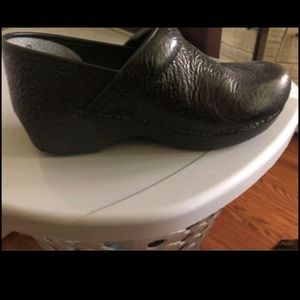 Dansko’s woman shoes. Only worn a handful of times. Size 37
